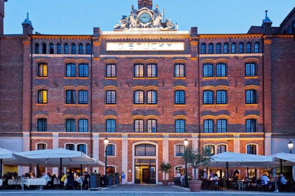 Image That Shows The Facade of The Five Start Hotel in Venice